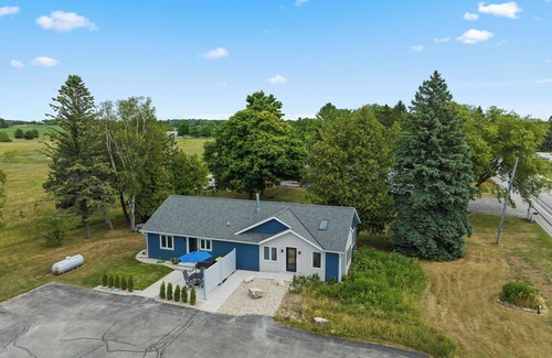 Sturgeon Bay House | Quaint Sevastopol Home, Dog Friendly: 57 Gateway Getaway