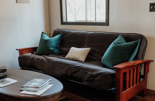 Coffee Creek Resort | Quaint Silvertip Cabin on Coffee Creek in Trinity Alps