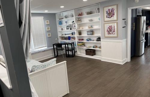 Williams Bay House | Quaint Sleep 8 In Downtown Walk to Lake Pets OK
