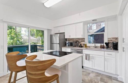 South Perry District House | Quaint South Hill Home w Luxury King Bed and Wifi