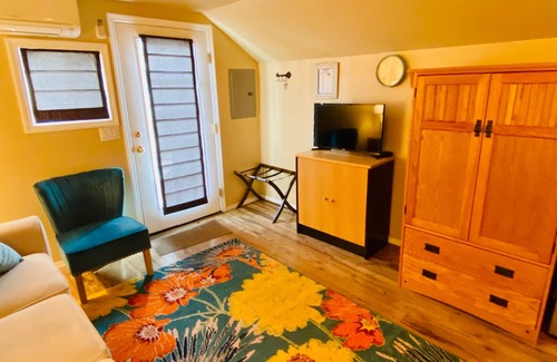 McMinnville Apartment | Quaint Studio Cottage Within Walking Distance to Historic Downtown McMinnville