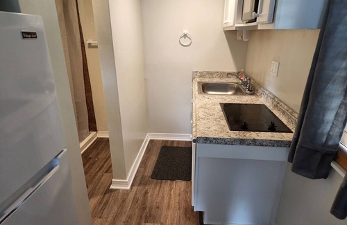 Fort Walton Beach Cottage | Quaint studio in downtown Fort Walton Beach!