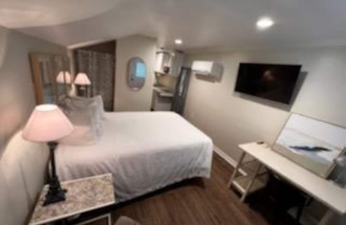 Fort Walton Beach Cottage | Quaint studio in downtown Fort Walton Beach!