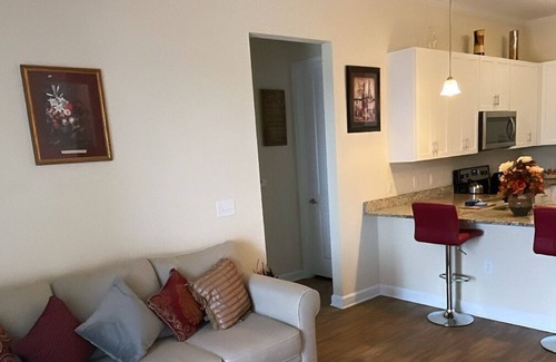 Southside Apartment | QUAINT STYLISH 2BD/2.5BA WITH RESORT STYLE POOL