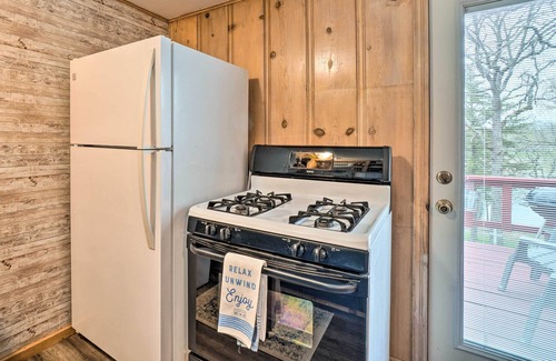 Kimberling City Cabin | Quaint Table Rock Lake Hideout w/Pool Access