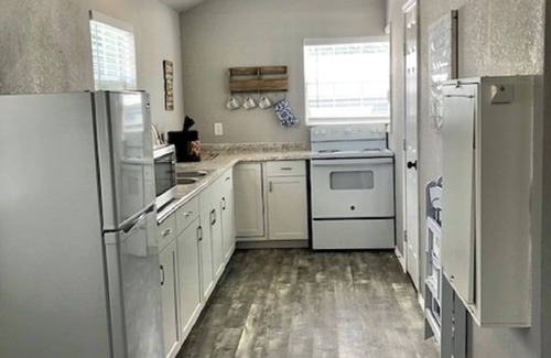 Canyon Lake Cottage | Quaint Tiny Home Near Canyon Lake