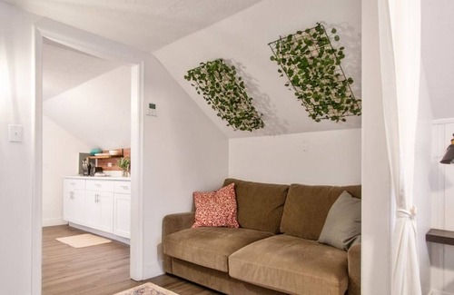 Liberty Wells House | Quaint Upstairs SLC Apartment