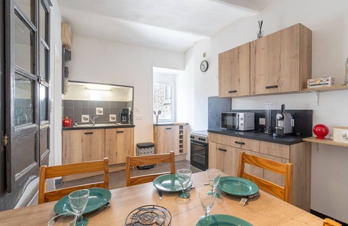 Saint Alban Auriolles Villa | Quaint Villa in Ardèche with Hot Tub