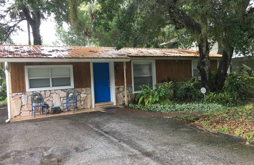 Homosassa Cottage | Quaint Waterfront Cottage-75 Ft. Boat dock