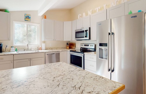 Shelton House | Quaint wilderness cabin with firepit, deck, grill, & washer/dryer - dog-friendly