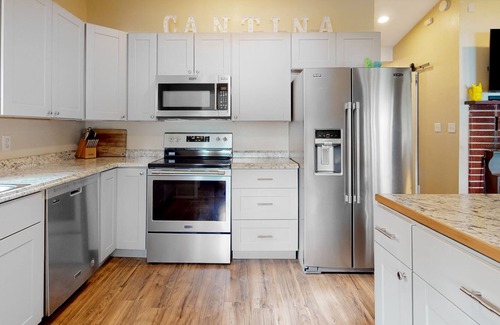 Shelton House | Quaint wilderness cabin with firepit, deck, grill, & washer/dryer - dog-friendly