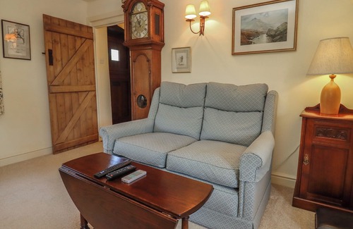 Milton-under-Wychwood Cottage | QUAKER COTTAGE, family friendly in Milton-Under-Wychwood