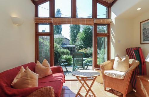 Milton-under-Wychwood Cottage | QUAKER COTTAGE, family friendly in Milton-Under-Wychwood