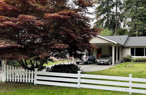 Regional District of Nanaimo House | Qualicum Beach 3 month winter rental with two friendly cats at reduced rate