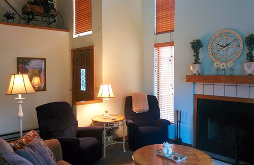 Pinetop Villa | Quality Hill Resort Villa, private garage and patio, vaulted ceilings