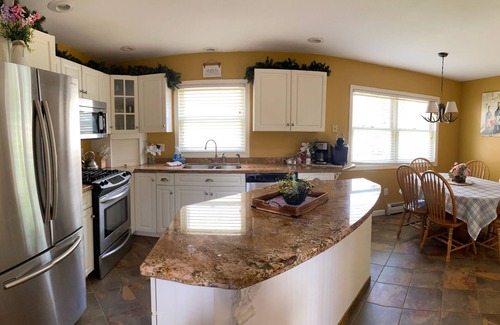 Ellicottville House | Quality in Town, Hot Tub Great Reviews!CLEAN! Comfy Beds Photo wall Game room