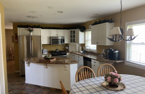 Ellicottville House | Quality in Town, Hot Tub Great Reviews!CLEAN! Comfy Beds Photo wall Game room