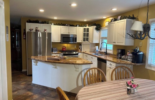 Ellicottville House | Quality in Town, Hot Tub Great Reviews!CLEAN! Comfy Beds Photo wall Game room