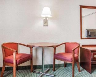 Beloit Hotel | Quality Inn Beloit