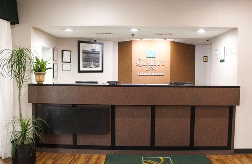 Clinton Hotel | Quality Inn Clinton-Knoxville North