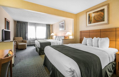 Dubuque Hotel | Quality Inn Dubuque on Hwy 20