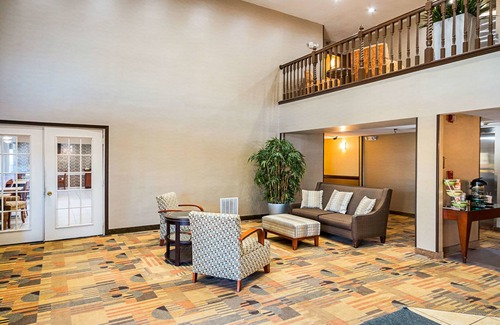 Kingmont Hotel | Quality Inn Fairmont