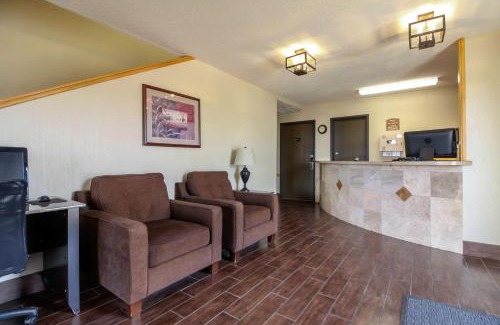 Hays Hotel | Quality Inn Hays I-70