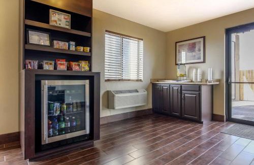 Hays Hotel | Quality Inn Hays I-70