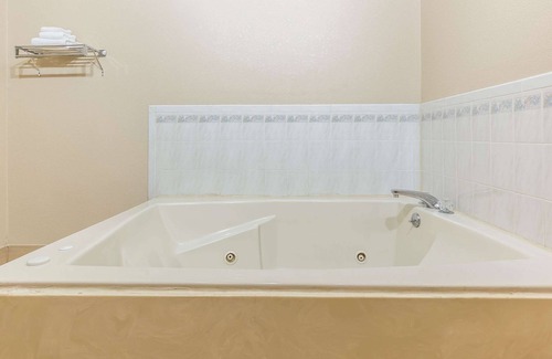 Mount Vernon Hotel | Quality Inn Mount Vernon, IL