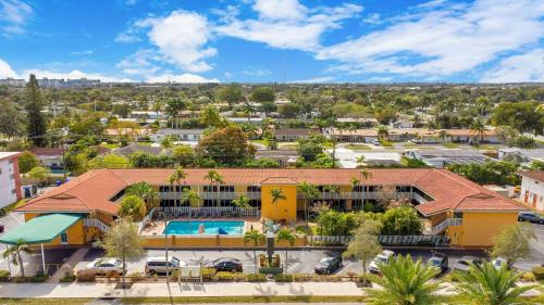 Hollywood Hills Hotel | Quality Inn & Suites Airport-Cruise Port Hollywood