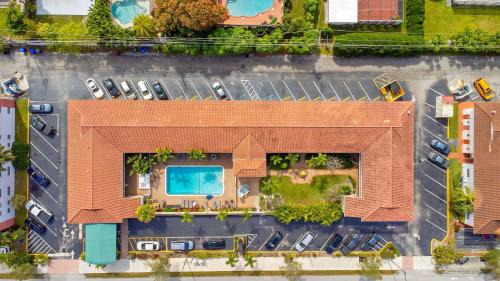 Hollywood Hills Hotel | Quality Inn & Suites Airport-Cruise Port Hollywood
