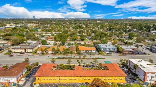 Hollywood Hills Hotel | Quality Inn & Suites Airport-Cruise Port Hollywood