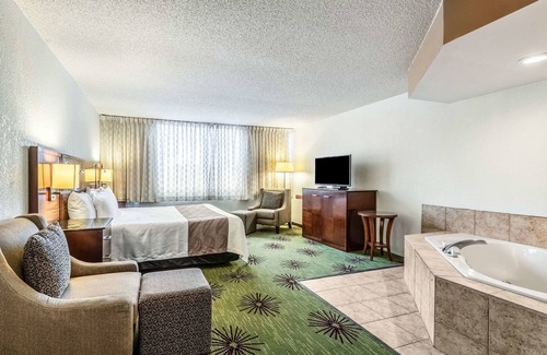 Albert Lea Hotel | Quality Inn & Suites Albert Lea