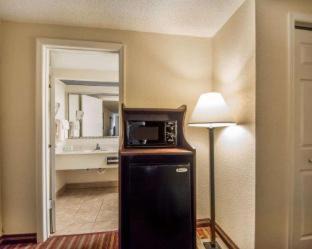 Disston Heights Hotel | Quality Inn & Suites at Tropicana Field
