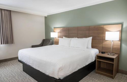 Whitehorse Hotel | Quality Inn & Suites