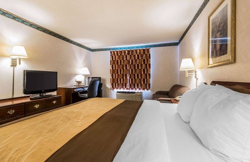 Haubstadt Hotel | Quality Inn & Suites Evansville North