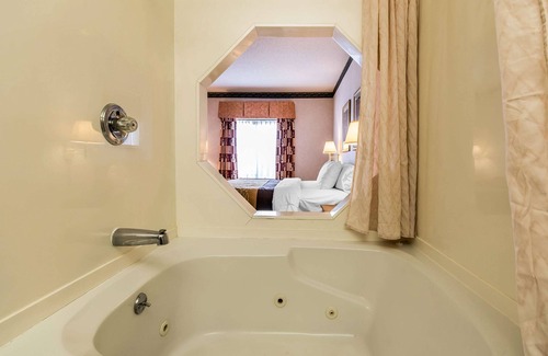 Haubstadt Hotel | Quality Inn & Suites Evansville North