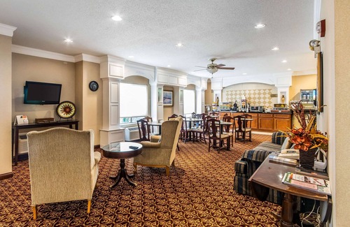 Haubstadt Hotel | Quality Inn & Suites Evansville North