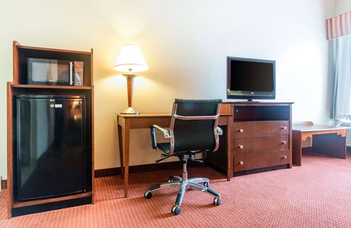 Greendale Hotel | Quality Inn & Suites Lawrenceburg