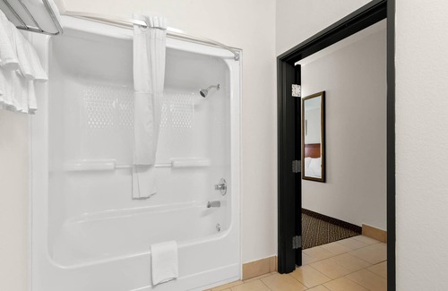 McAlester Hotel | Quality Inn & Suites McAlester on Hwy 69