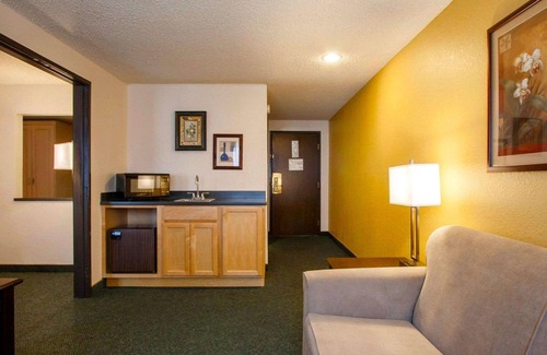 Springfield Hotel | Quality Inn & Suites Springfield - Eugene North