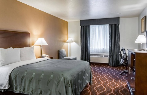 Salmon Creek Hotel | Quality Inn & Suites Vancouver North