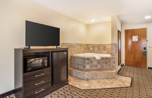 Canton Hotel | Quality Inn West of Asheville