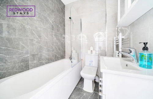 Rushmoor District Apartment | Quality Serviced Apartments in Aldershot Town Centre, Free WiFi By Redwood Stays