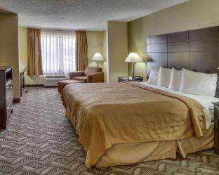 Broadmoor Hotel | Quality Suites Baton Rouge East - Denham Springs