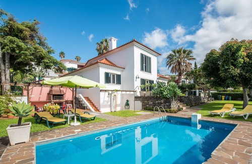 Garajau Villa | Quality villa - very private with Pool + Garden + BBQ + Wi-Fi + Pub's 5 min walk