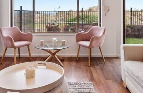 Silver Sands Apartment | Quamby on the Beach - Oceanfront, 4bed Townhouse