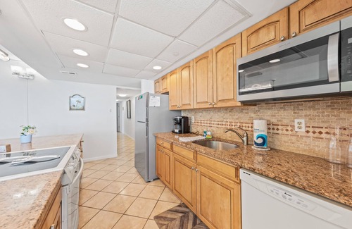 Ocean City Apartment | Quay 1008 Direct Ocean Front in/outdoor Pools