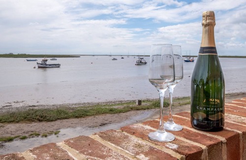 Orford Cottage | Quay View - sleeps 6 guests in 3 bedrooms