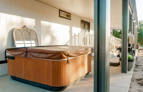 Temecula House | Que Sirah, Syrah-Minutes to Wineries